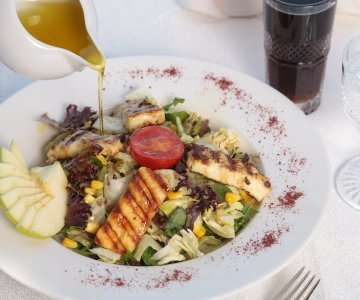 Izgara Hellim Salata / Grilled Halloumi Cheese Salad